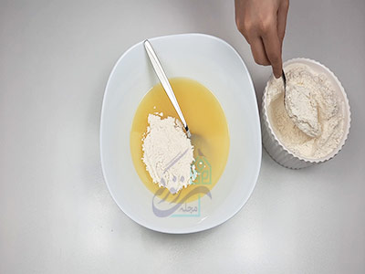 اضافه کردن به مواد شیرینی برای طرز تهیه شیرینی خشک ساده